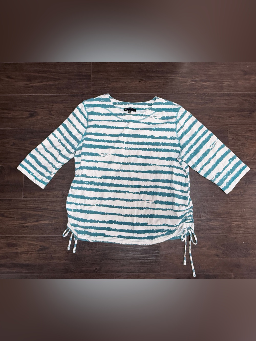 N TOUCH WHITE AND TURQUOISE STRIPED TOP CINCH SIDES STRETCHY